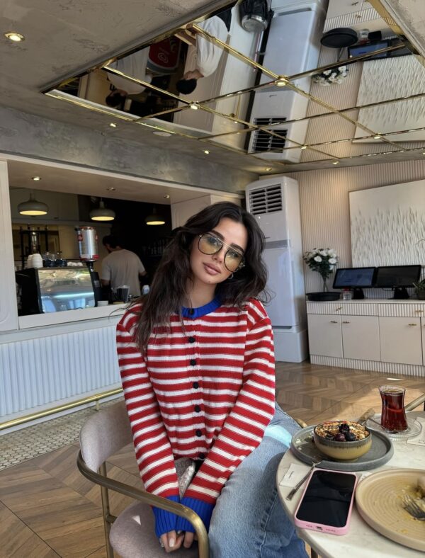 Çizgili kırmızılı hırka